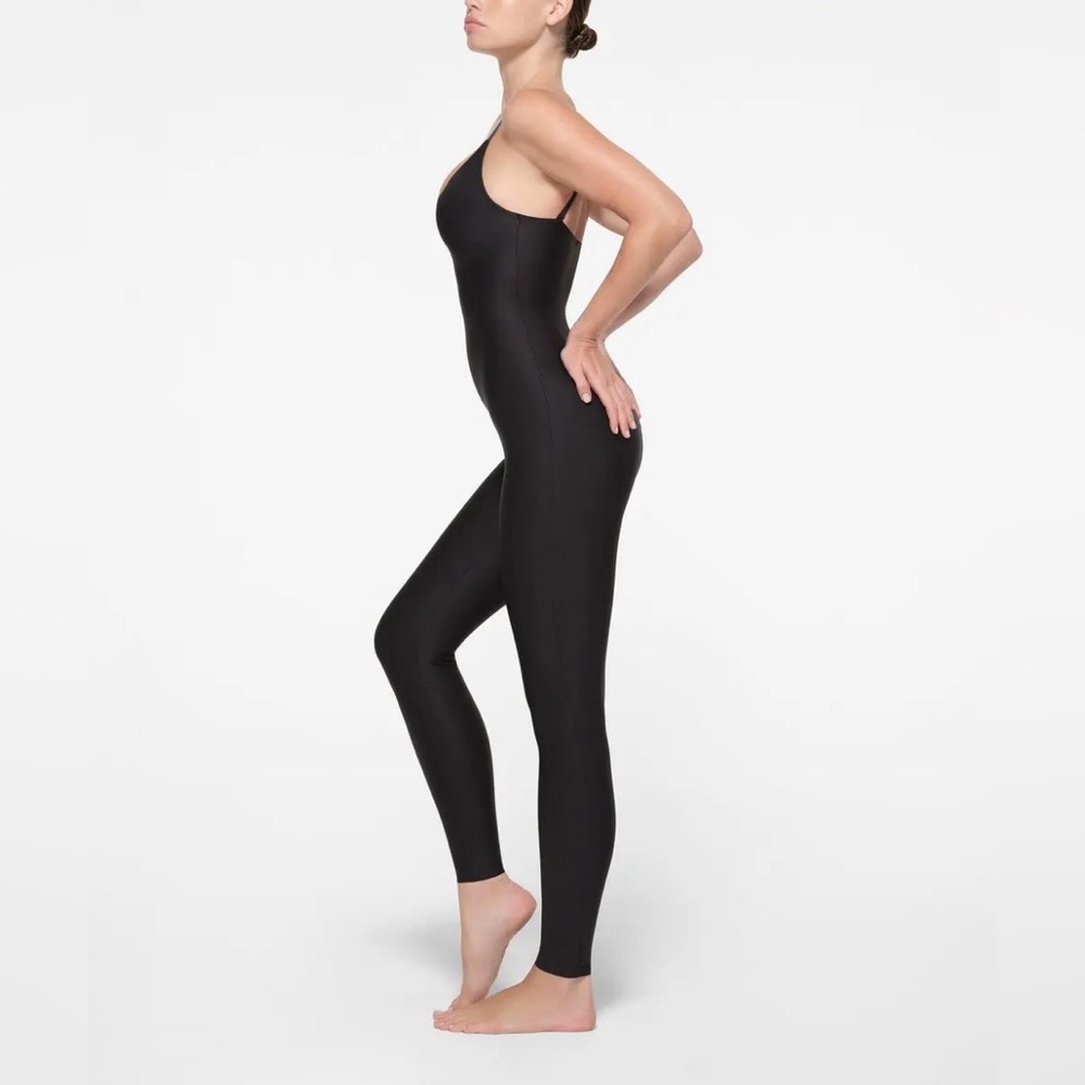NEW Skims Body Push Up Catsuit Sz M Onyx Black Padded Shapewear Jumpsuit - Picture 4 of 5